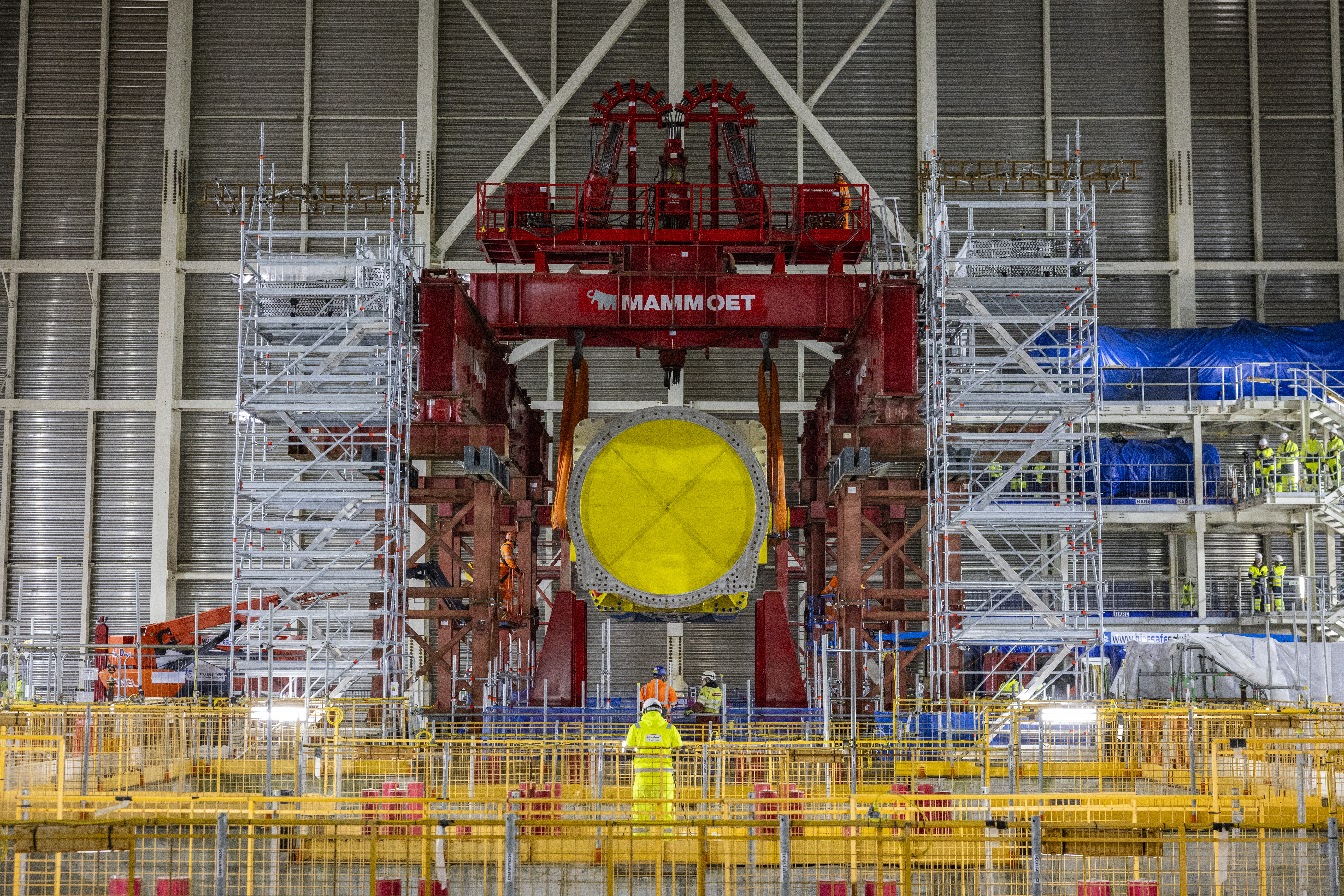 Weighing more than 450 tonnes and measuring 12 metres long, the stator is the largest electricity generator ever constructed,