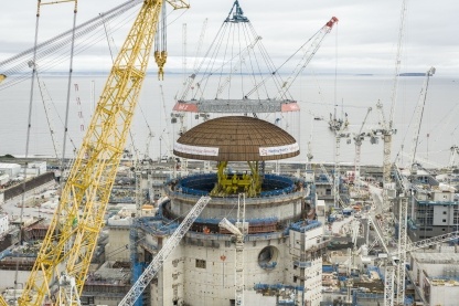 The world’s largest crane, “Big Carl” lifts the 245-tonne dome onto the second reactor building 