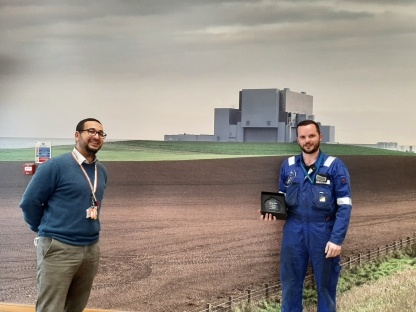 Station Director, Tam Al-Bishawi (l) and Torness apprentice of the year, Stewart Battison (r).