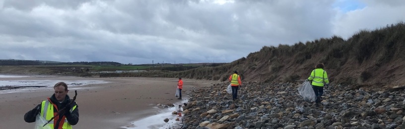 Torness workers beach cleaning