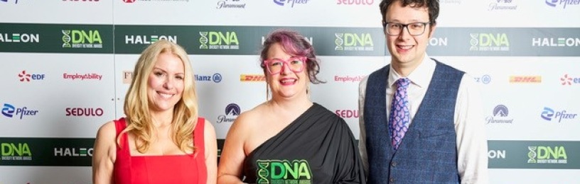 Employees with their network award