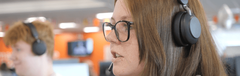 <energy specialist on the phone in EDF call centre>