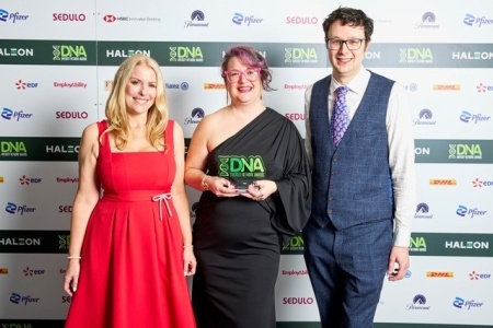 Employees with their network award