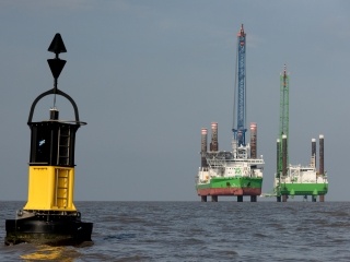 Two huge jack up vessels arrived off the coast of Hinkley Point C as our Project’s offshore work moves into its final phase. The vessels, “Neptune” and “Sea Challenger”, will be used to connect the cooling water tunnels to the Heads on the seabed.