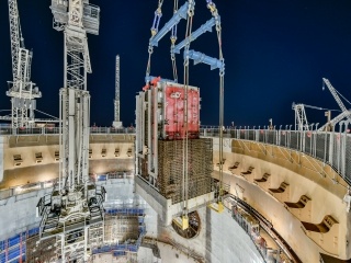 One of our project’s heaviest lifts was completed when Big Carl set down the Lance Storage and Transfer Compartment Pools, weighing in at a staggering 780 tonnes, into the Unit 1 Reactor Building.