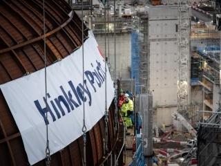 The steel dome is made up of 900 welds.