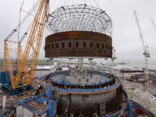 The liner ring was prefabricated in a factory on site and also features supporting brackets for the Polar Crane Beam