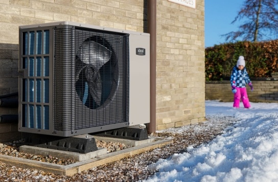 Ideal air source heat pump in the snow