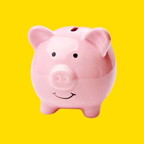 Graphic of a piggie bank to indicate electric car maintenance savings