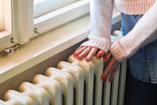 Hands on a radiator - Energy efficient heaters
