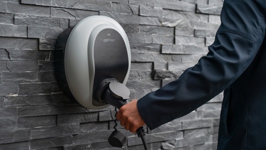 Solo 3 socketed charger being plugged in